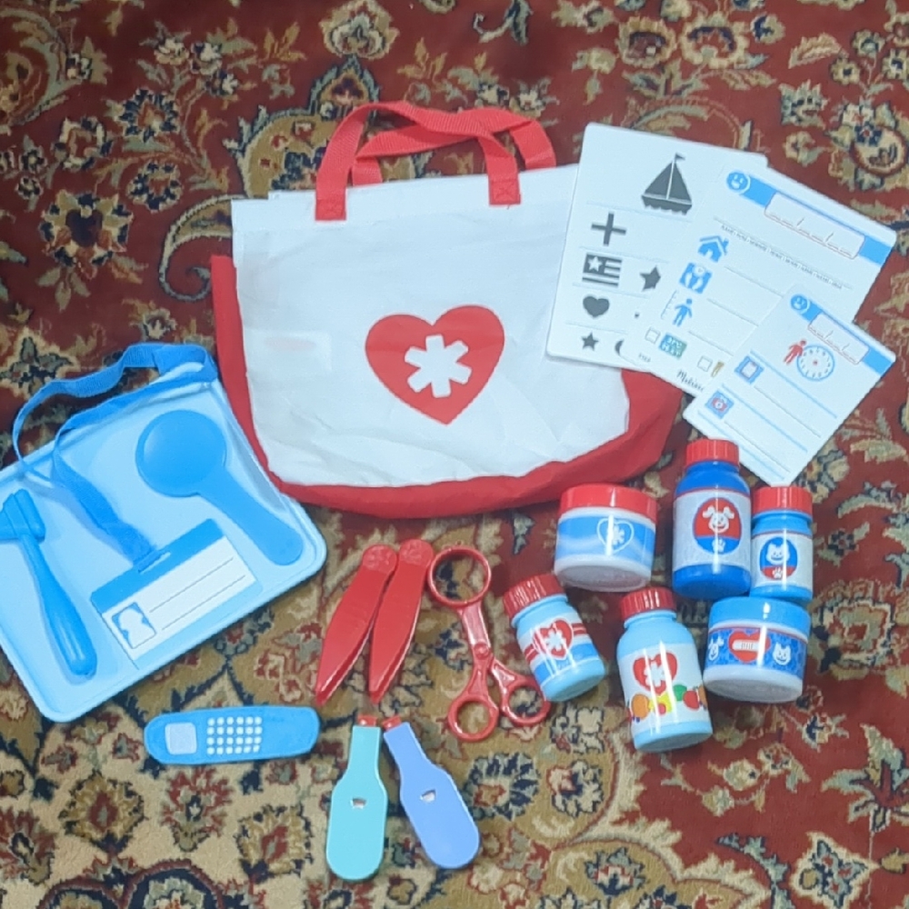 Melissa And Doug Children's Doctor Vet Play Set with Accessories